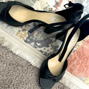 Vince Camuto black sandals with straps